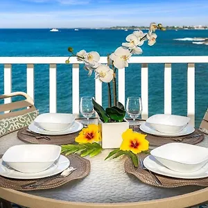 Holiday home Ocean Echoes: Kona's Oceanfront Family Oasis, Kailua-Kona